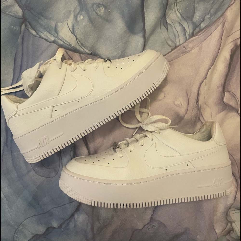 only worn once Nike Air Force 1 sage low size 8